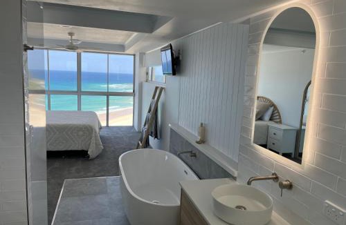 Coolangatta Apartment | Endless Summer in Cooly Level 18