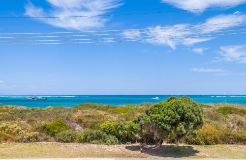Lancelin House | Endless Summer - Ocean Views Beachfront Location.
