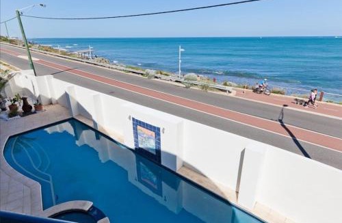 Marmion House | Endless Summer - The Reefs