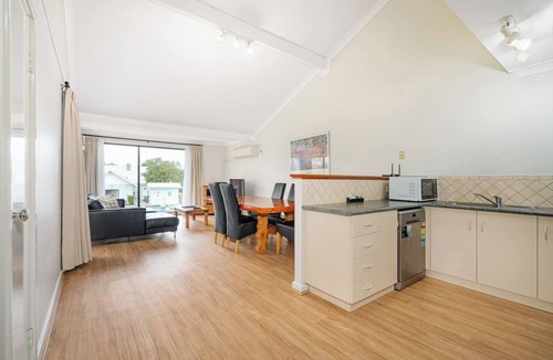 Broadwater Villa | Endless Summer - Unit 8 at Cape View Resort