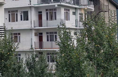 Aleo Apartment | Enjoyable 8-bedroom apartment in charming Manali for your stay