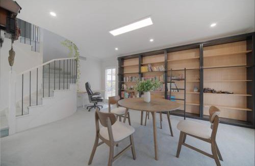 Carindale House | Entertainment Haven Pool Games Huge Living Space