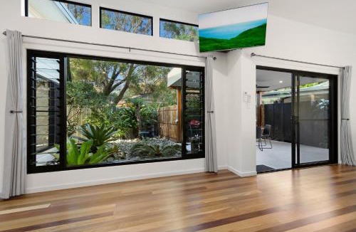 Coffs Harbour Villa | Entire Apt- Award Winning Office on Brodie
