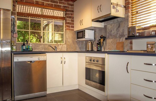 Armidale House | Entire home | 2 Bathroom | Office | Walk to CBD | Longer Stays Welcome