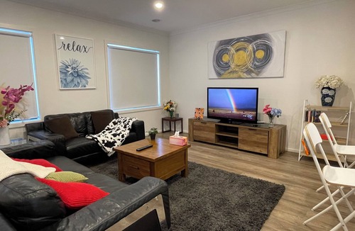 Wallan House | Entire Spacious Modern 5 bedroom Family friendly home in Wallan