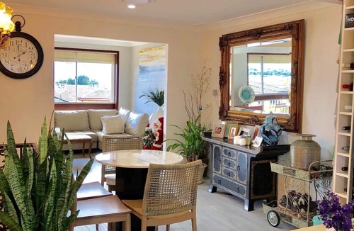 Mount Warrigal House | Entire Top level with Moutain and lake view