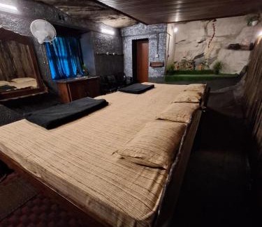 Kanthalloor House | Escape Natural Farm Stay - Cave