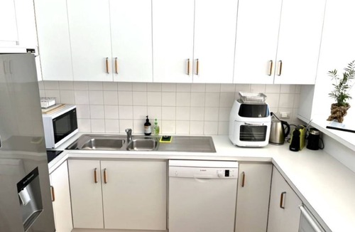 Torquay Apartment | Esplanade Elegance: 2 BR, 1 BA Apartment in Torquay, Sleeps 5