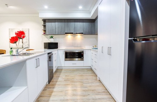Geographe House | Estuary Views – Modern Holiday Home in Wonnerup