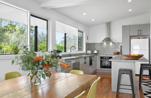 Somers House | Evans Beach Retreat