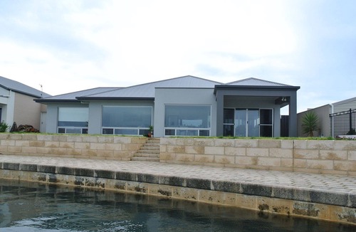 Cape Jaffa House | Exceptional Holiday Home - Boat Mooring Facilities - Marina Views