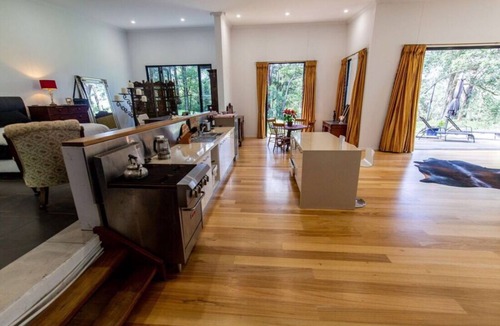 Foxground House | EXCLUZIVELYYOURZ Private offgrid forest luxury Indoor pool O/views 10mins beach