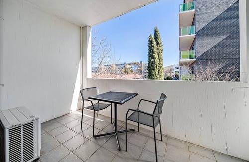 Greenway Apartment | Executive 1-Bed by Lake & Local Shops
