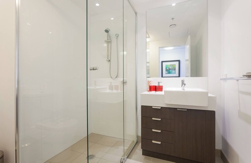 Fortitude Valley Apartment | Executive 2BR Fortitude Valley apartment with pool and views