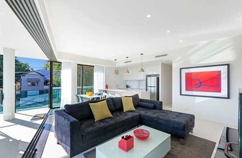 Bulimba Apartment | Executive 3BR Bulimba Apartment with Large Balcony Next to Oxford St