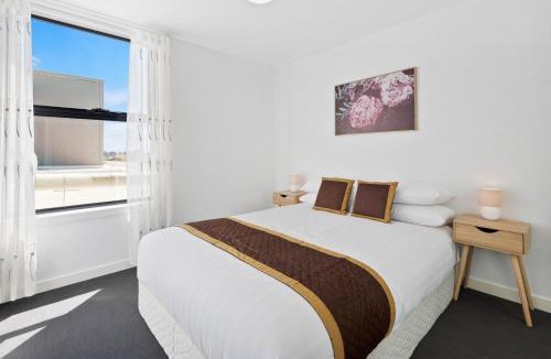 Sunshine Apartment | Executive and Spacious Apartment with Balcony