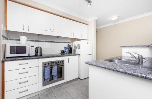 Perth Central Business District Apartment | Executive Apartment, Parking, Pool in Perth