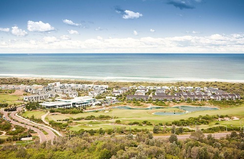 Magenta Shores House | Executive Home Overlooking the 18th Fairway