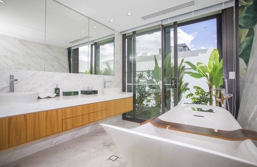 Perth Central Business District Hotel | Executive King Room - Quinn’s Botany Boutique K04