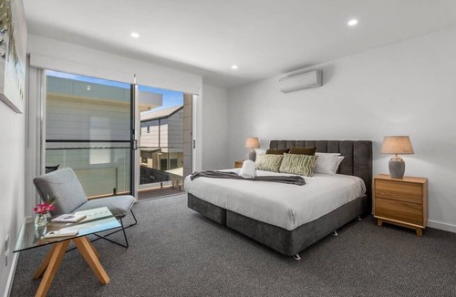 Indented Head Apartment | Executive Living by The Bay