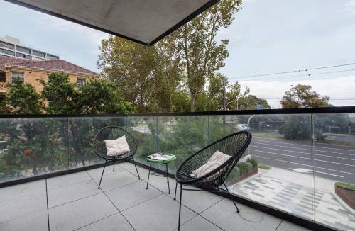 Melbourne Apartment | Executive Resort-Style Living at Leafy Albert Park