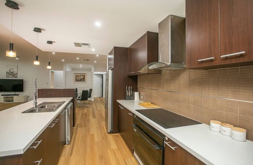 Wanneroo House | Executive Retreat(3bdr -2 ensuite)