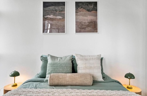 North Melbourne Apartment | Executive Stay North Melb 2BR Parking Gym