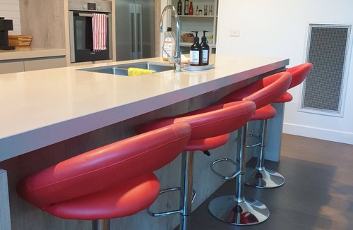 North Bendigo House | Executive Style, Family/Pet Friendly close to CBD