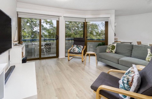 Bongaree Apartment | Executive Unit in the Treetops
