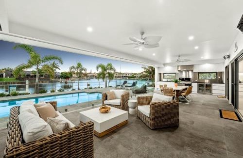 Mooloolaba House | Executive Waterfront Home