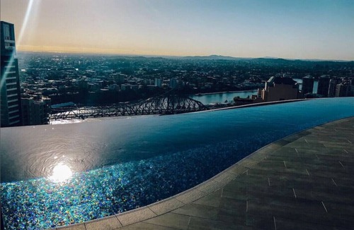 Brisbane Central Business District Apartment | Executively Inspired - 2 Bed 2 Bath Apt on Queen St with Carpark Fast WiFi Rooftop Pool and Sleeps 5