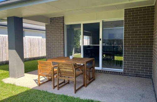 Andergrove House | Expansive 4-Beds & 2 Baths House