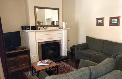 Greenock Cottage | Experience all the Barossa Valley has to offer in a delightful heritage cottage.