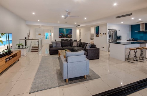 Hamilton Island Villa | Experience the ultimate oceanfront holiday at Villa 5 The Edge Hamilton Island