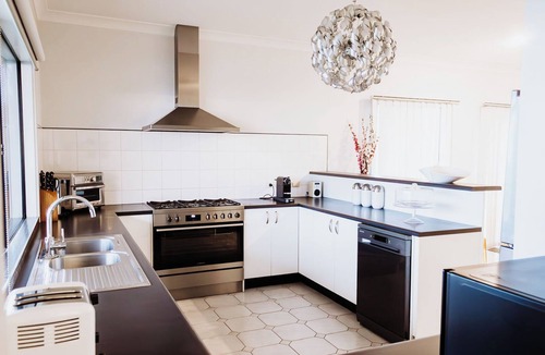 Penneshaw House | Explore coastal luxury at On The Rocks