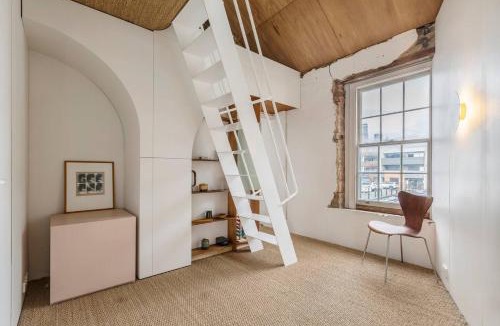 North Melbourne House | Explore the Locale in a Sustainable Renovated Pub