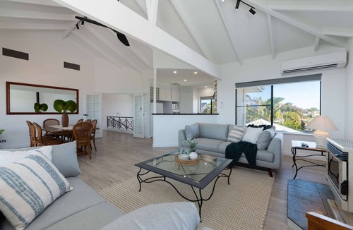 Halls Head House | Exquisite 5BR Beachfront Retreat - Sweeping Ocean Views and Luxurious Seaside Living