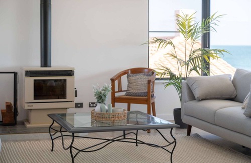 Halls Head House | Exquisite 5BR Beachfront Retreat - Sweeping Ocean Views and Luxurious Seaside Living