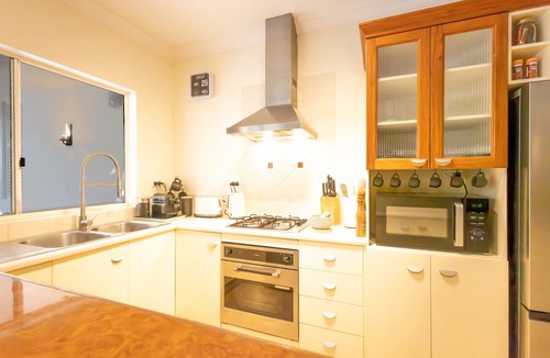 Cairns North Apartment | Extra large 2bdrm Mediterranean-Style Resort Apartment - recently refurbished!