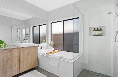 Schofields House | Extra Spacious Modern Retreat near Tallawong Metro