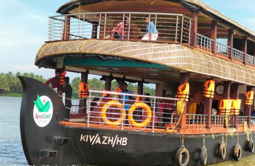 Hosdurg Boat Rental | Ezimala cruise