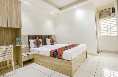 Adarsh Nagar Hotel | FabExpress Luxury Inn Adarsh Nagar Metro