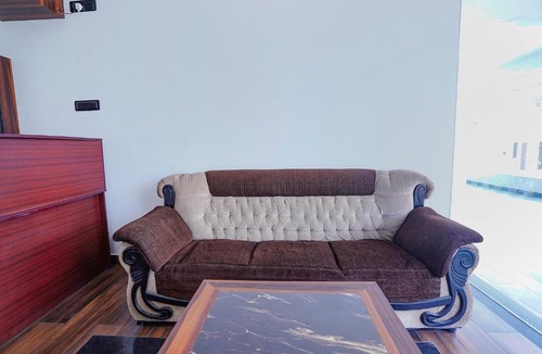Vadanemelli Hotel | FabExpress The Magnum Inn