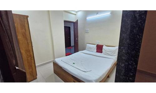 Phase 1 Hotel | FabExpress White House I