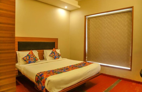 Teynampet Hotel | FabHotel Illam Hospitality