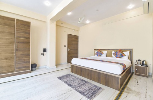 Jaipur Hotel | Fabhotel Pearl Square