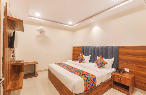 Indira Nagar Hotel | Fabhotel Rachna Palace And Banquets