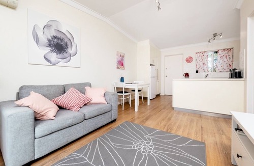 Mosman Park Apartment | Fairlight Breeze – Bright Coastal Apartment near Beach, Cafés & Train
