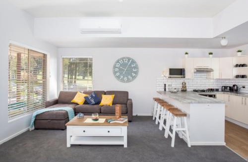 Mollymook Villa | Fairway Haven Getaway