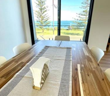 Kingscote House | Fairy Wren